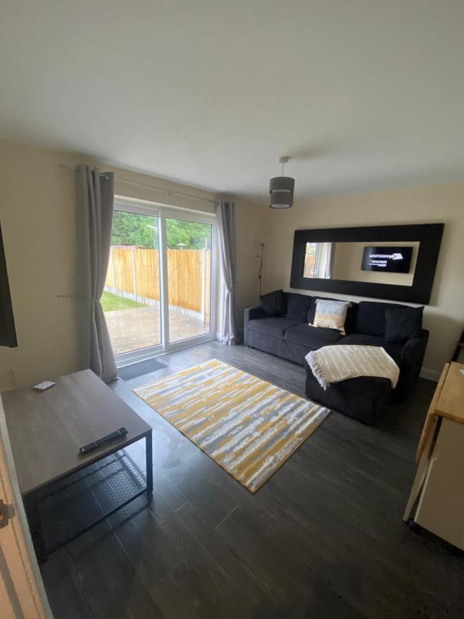 Lovely 1-Bedroom Apartment With Garden And Parking Stone  Luaran gambar