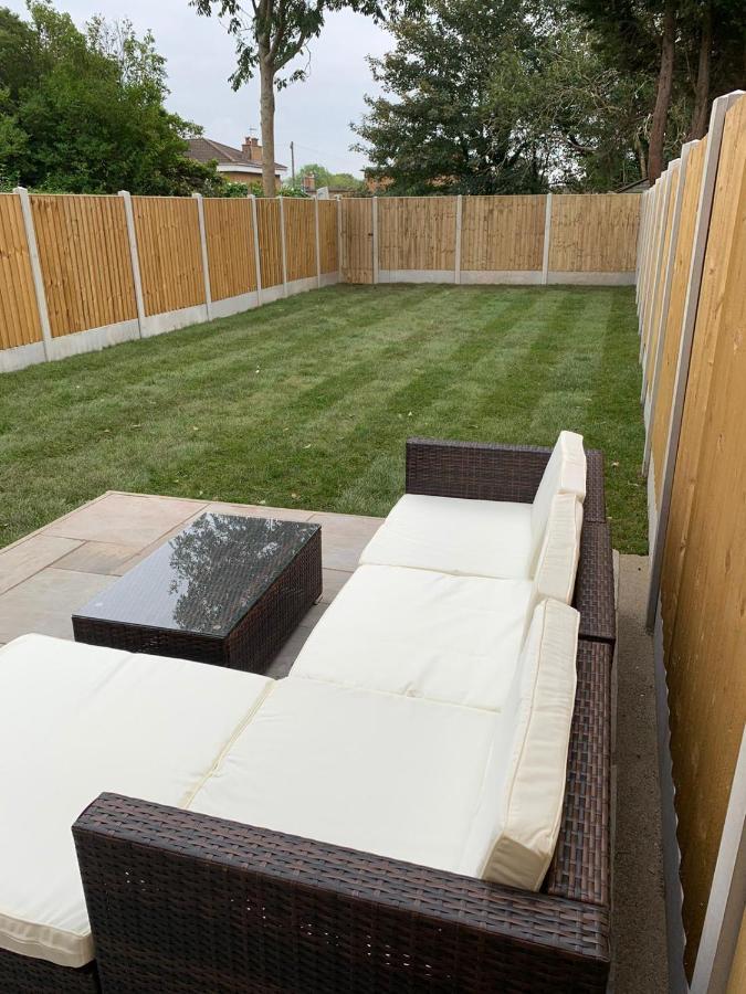 Lovely 1-Bedroom Apartment With Garden And Parking Stone  Luaran gambar